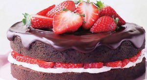 pastel-de-chocolate-con-fresas